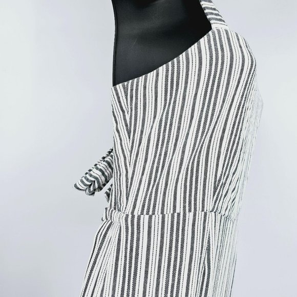 Amuse Society Jumpsuit S Lookout White Grey Stripe Open Tie Back Strappy Cropped - Picture 5 of 15